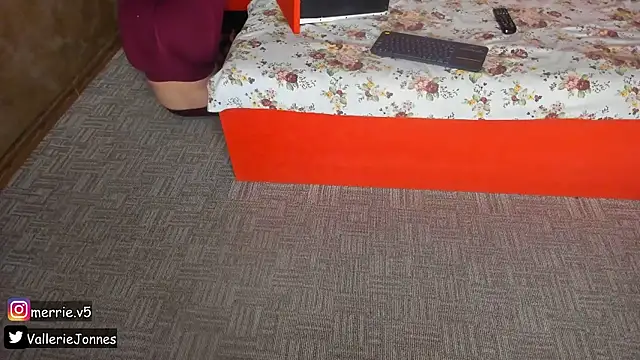 VallerieJones webcam