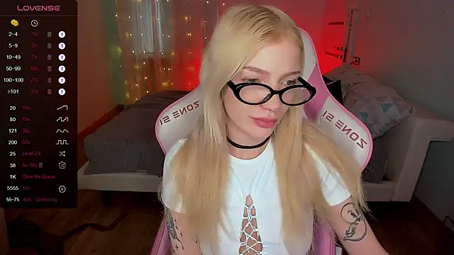 AnyaTaylor_ webcam