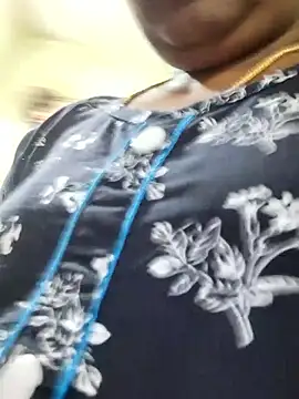 Webcam Model (yamini1431) is live