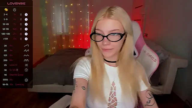AnyaTaylor_ webcam
