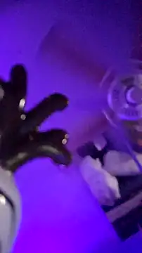 Hotredheadandtoungelasher webcam