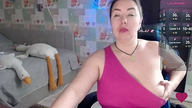 korolek12 (F milf) - nipple clamps