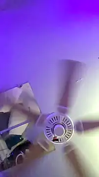 Hotredheadandtoungelasher webcam