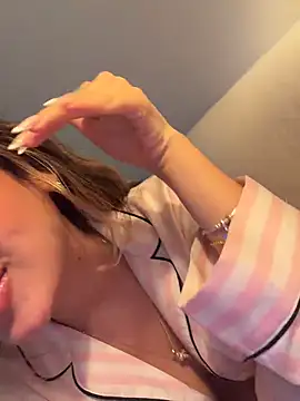 saliha_pinky_ webcam