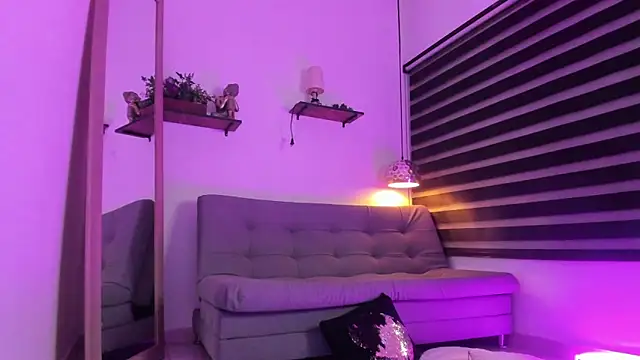 Ariana_Roussee webcam