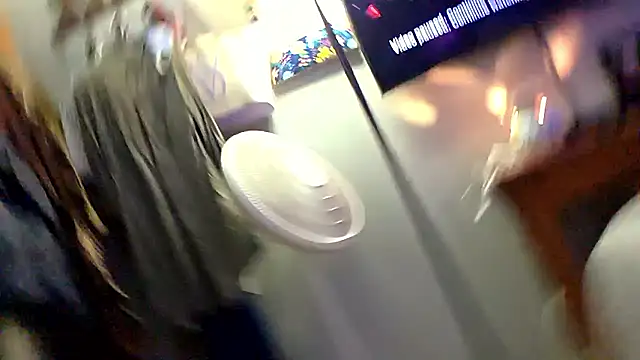 Hotredheadandtoungelasher webcam