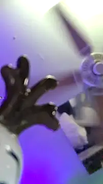 Hotredheadandtoungelasher webcam