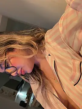 saliha_pinky_ webcam