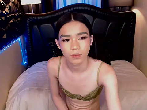 ItsurGirlMiana webcam