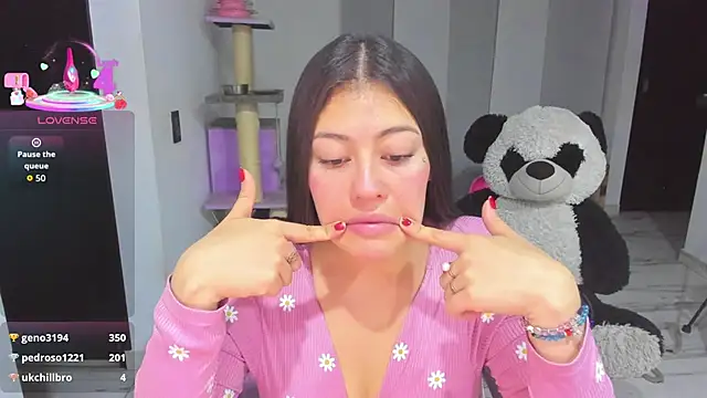 LovelyLoren333 webcam