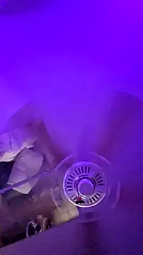 Hotredheadandtoungelasher webcam