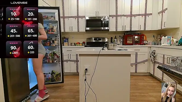 Blondiewithanass webcam