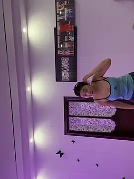 美女LXR77887在线直播