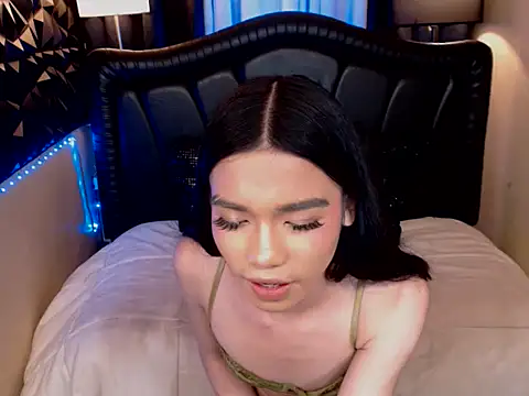 ItsurGirlMiana webcam