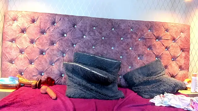 NahomiFireSex webcam