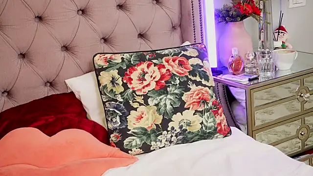 JenniferLovve webcam