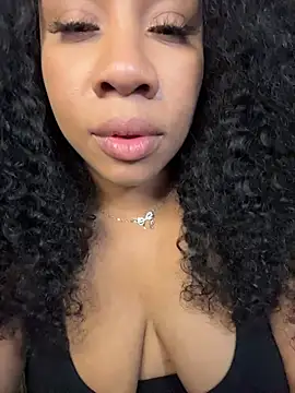 Webcam Model (NeliaHexxen)  is live.Free join now!