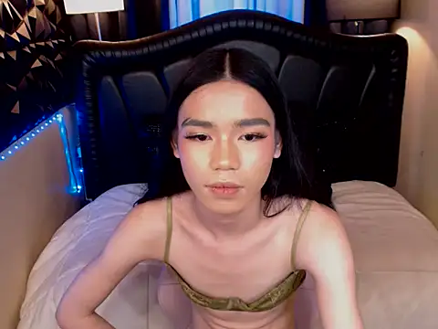 ItsurGirlMiana webcam