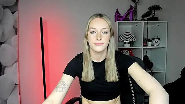 EvelynBlond webcam