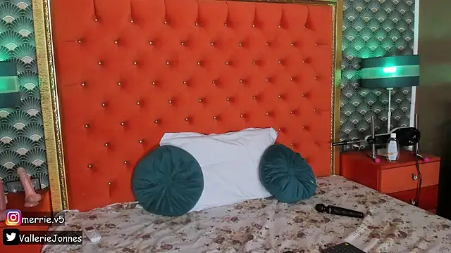 VallerieJones's Stripchat show and profile