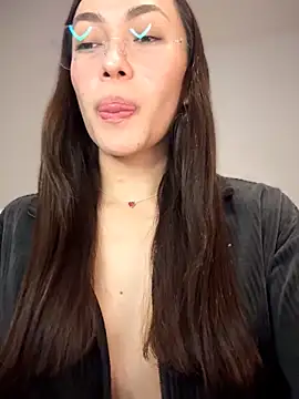 Webcam Model (MichelleFerry_)  is live.Free join now!