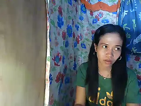 PinaySkinnyGirl webcam