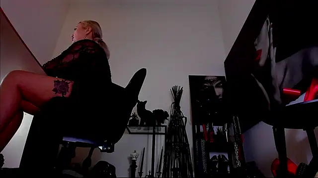 MistressDemi webcam