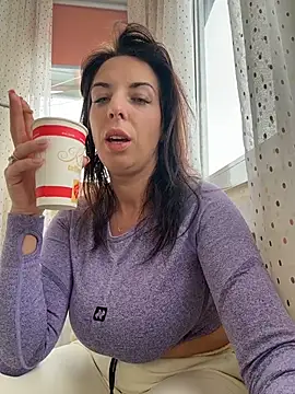 Almmaxxxx's Stripchat show and profile