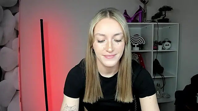 EvelynBlond webcam