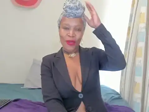AfricanSquirtingQueen webcam