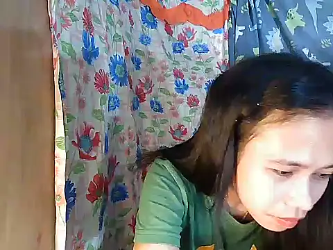 PinaySkinnyGirl webcam