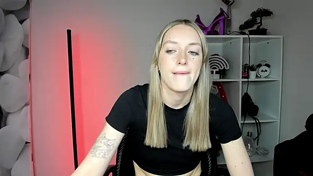 EvelynBlond webcam