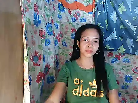 PinaySkinnyGirl webcam
