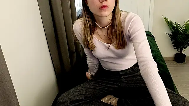 just_l0ve_me - Just_L0VE_me's free webcam - UK Sex Cams