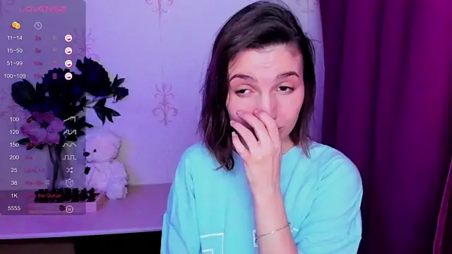 KindHazelHere_ webcam