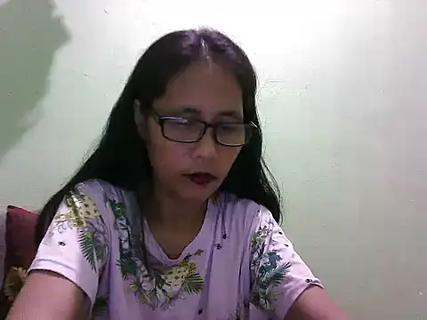 HotLadyPinay32 webcam