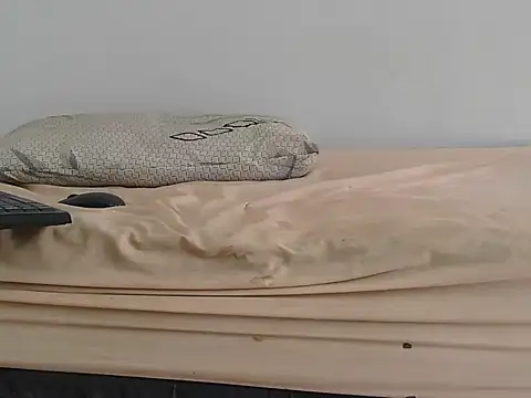 KinkyCreamyBunny webcam