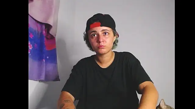 LittleMikeUwU webcam