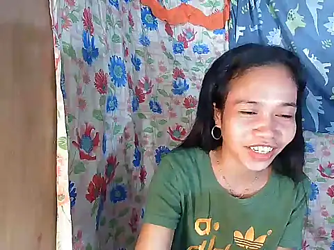 PinaySkinnyGirl webcam