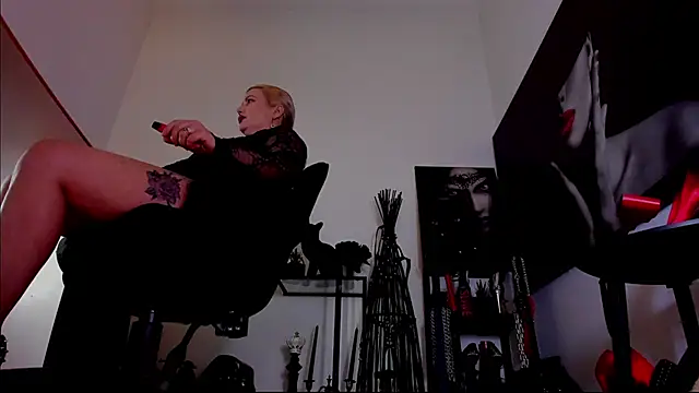MistressDemi webcam