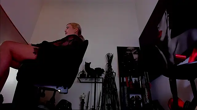 MistressDemi webcam