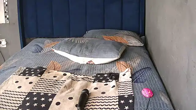 FREAKBARBIE02 webcam