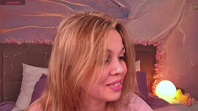 ScarletMarney webcam