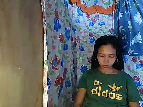 PinaySkinnyGirl webcam