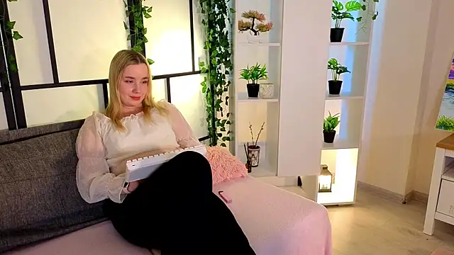 ivettelabore - IvetteLabore's free webcam - UK Sex Cams