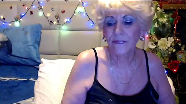 HappyWomanOn webcam