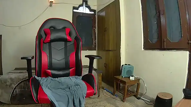 callmeshreya Live Webcam on Stripchat