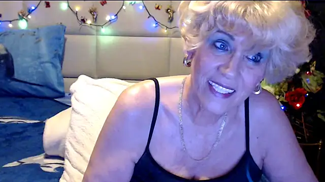 HappyWomanOn webcam