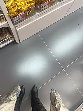 美女petoys在线直播