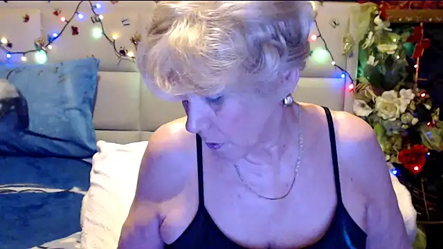 HappyWomanOn webcam